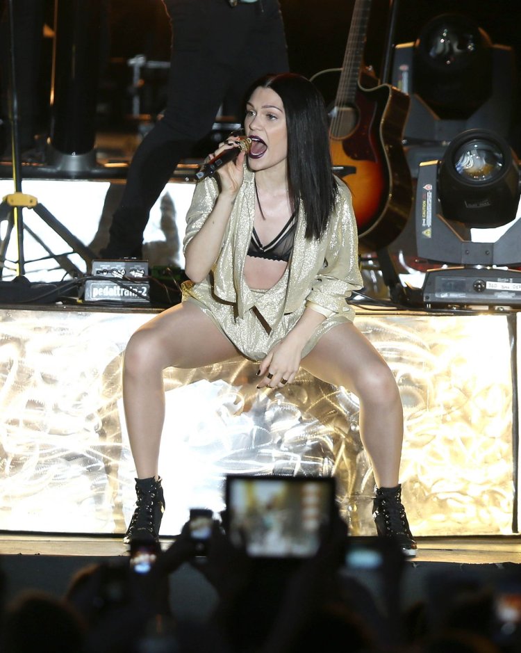 Jessie j засветила