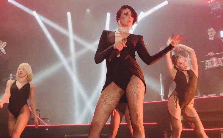 Певица Маруф трусы