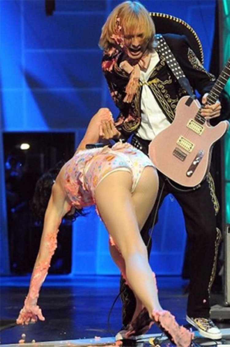 Падение звезд на сцене