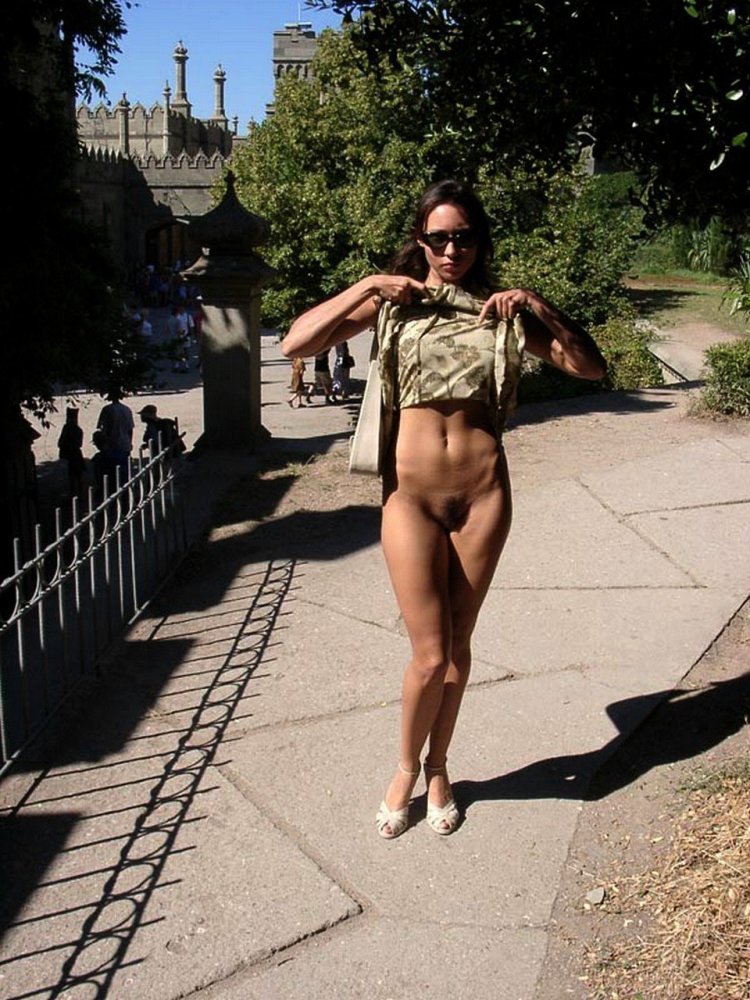 Публичное унижение рабыни