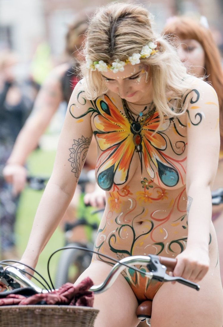 Фестиваль голых