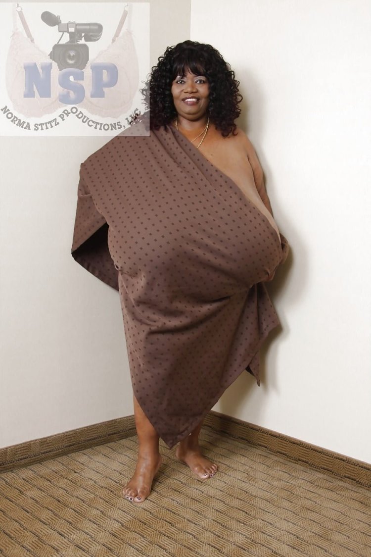 Энни Хокинс Тернер сиськи