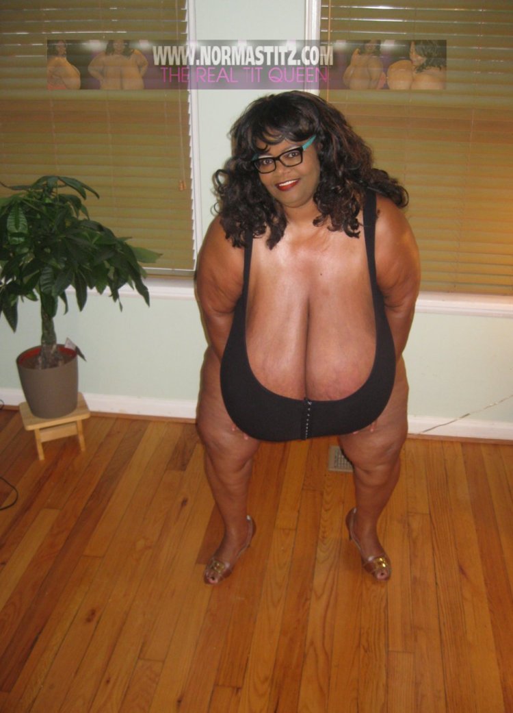 Big-Black-mistress-with-humongous-tits фото