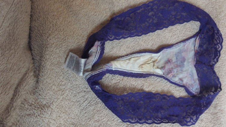 Грязные женские трусики