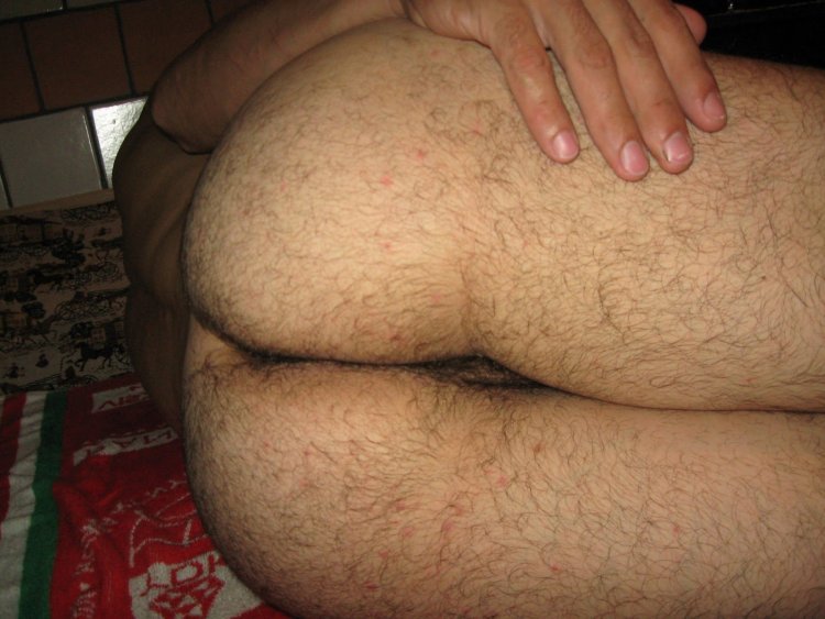 Волосатые мужские попки крупным планом