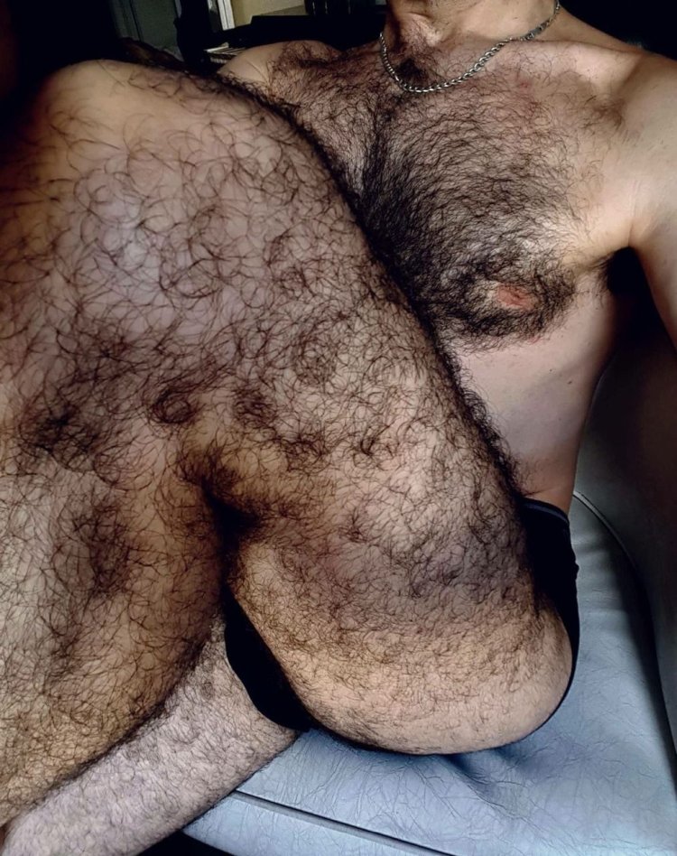 Накаченные волосатые мужские попы