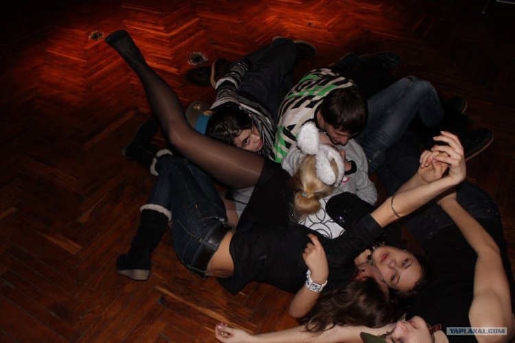 Пьяные девушки на корпоративах