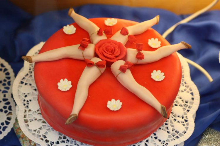 Торты с мастикой для взрослых