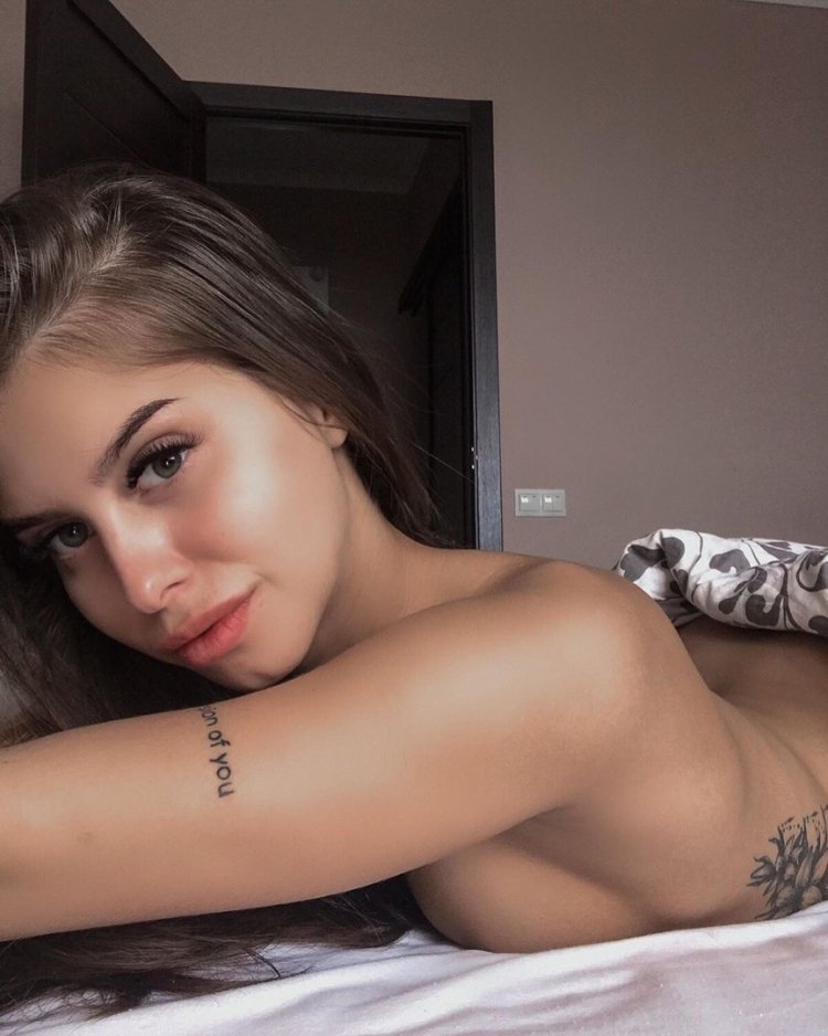 Аня Покров слив