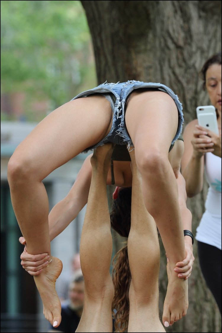 Телки без трусов на вечеринках