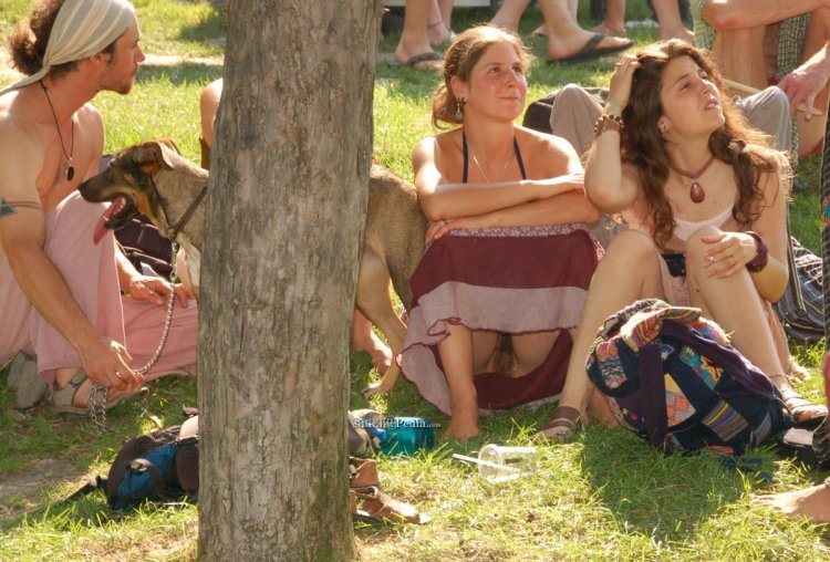 Пьяные девушки без трусов