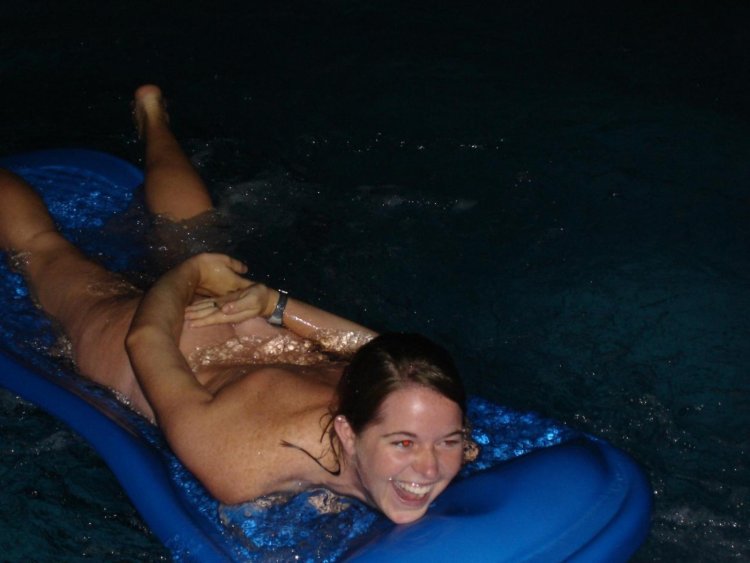 Случайно засветила грудь