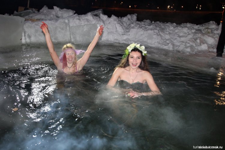Зимнее купание в проруби женщин