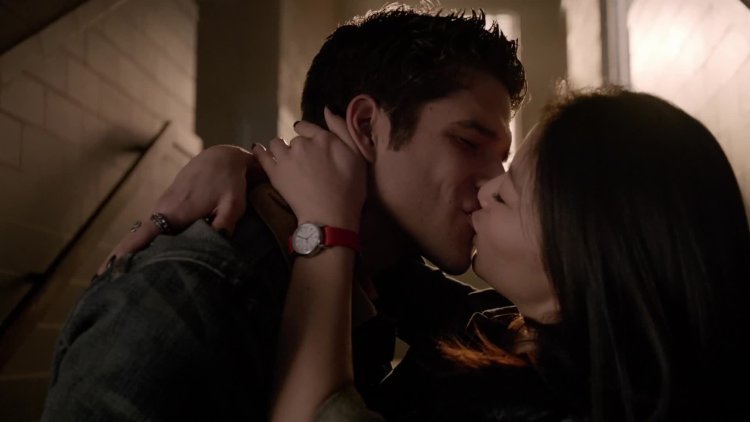 Оливия Уайлд доктор Хаус поцелуй