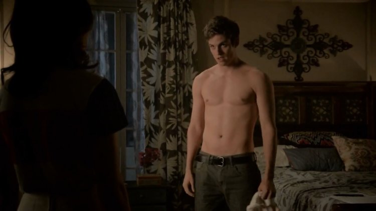 Нил Джексон голый