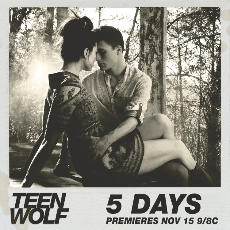 Элисон показывает сиськи