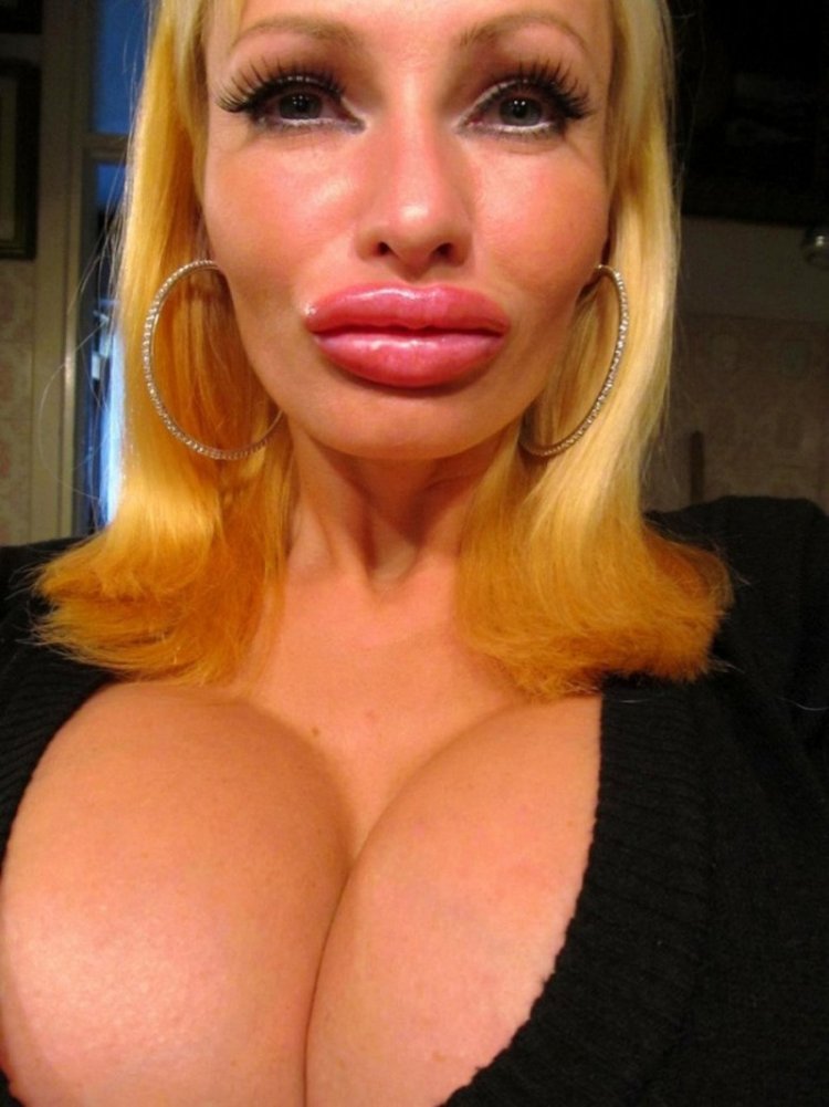 Сильно накрашенные порнозвезды