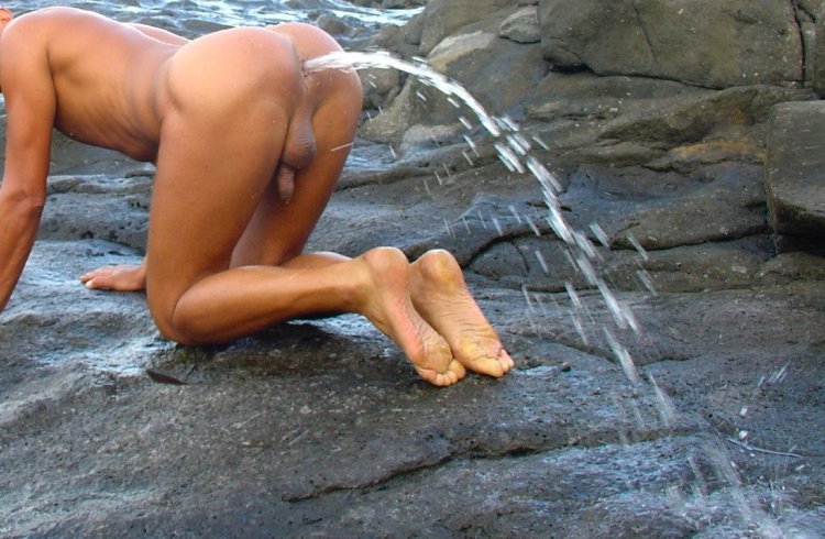 Мужские задницы мокрые