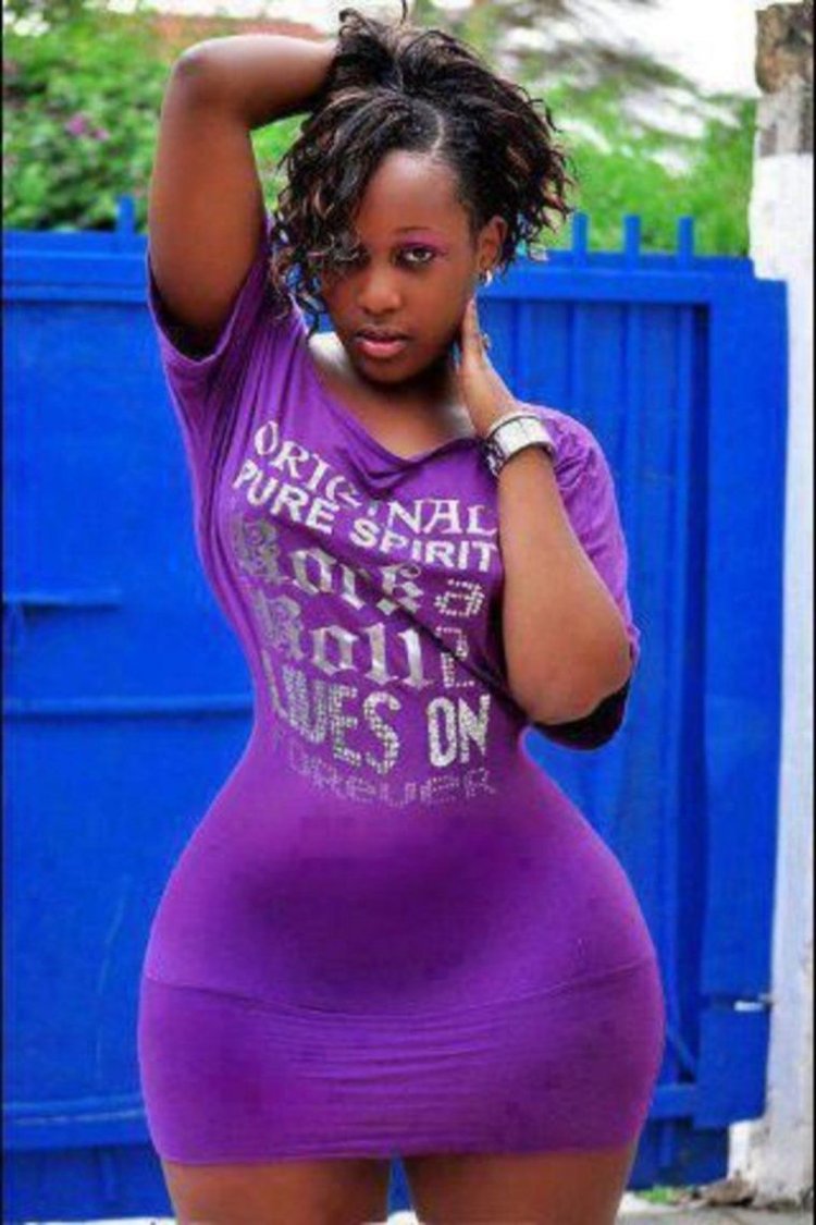 Негритянка с большой попой в леггинсах