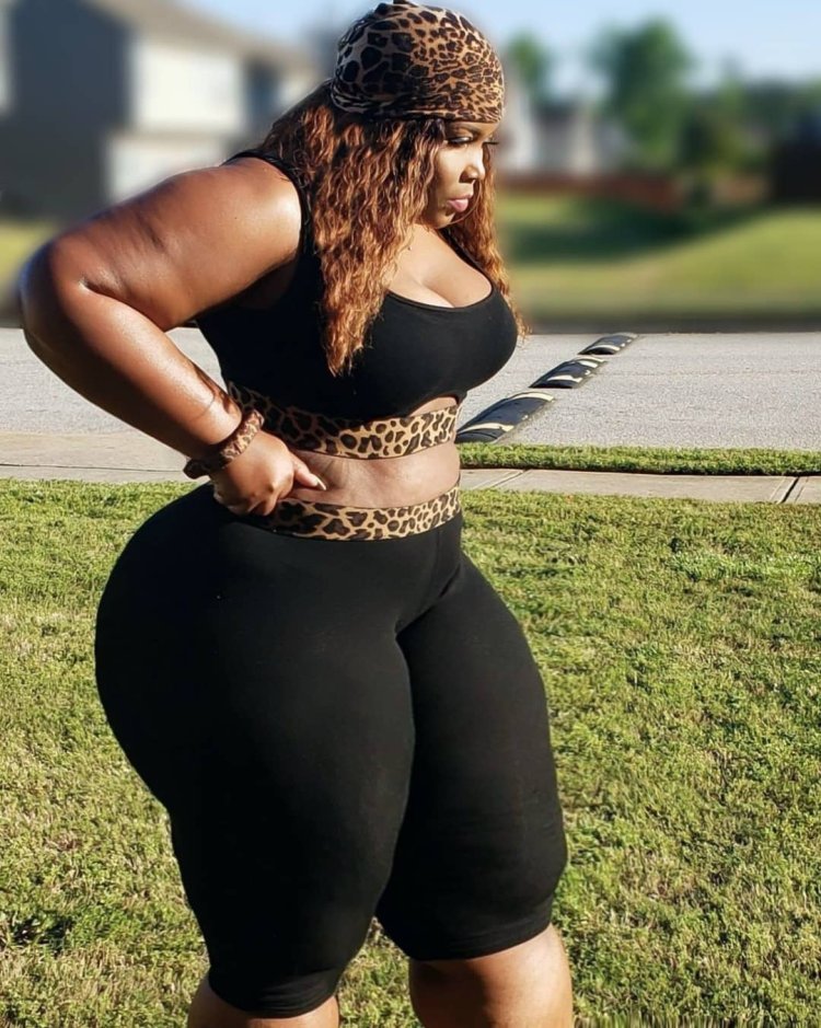 Темнокожие девушки с большой попой