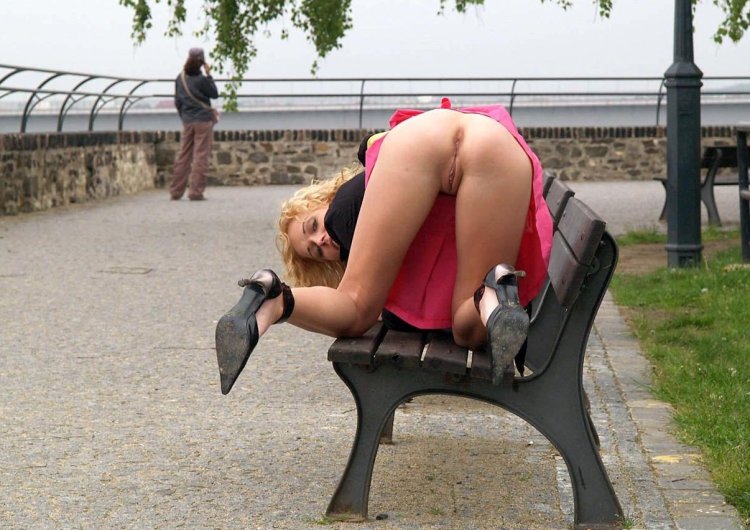 Порно под юбкой