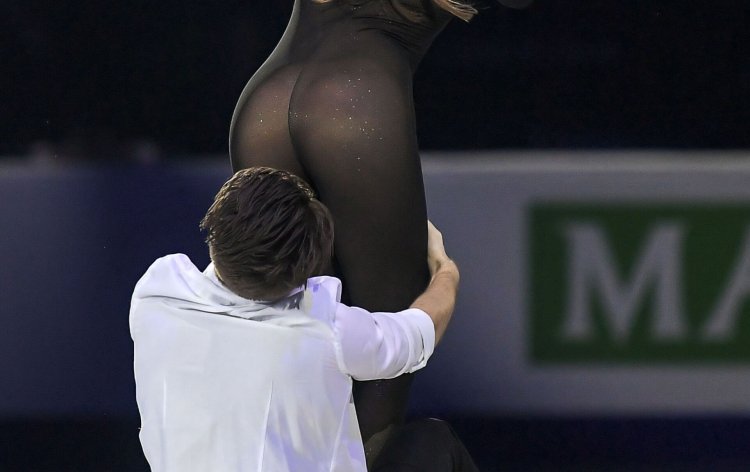 Попки в общественном транспорте