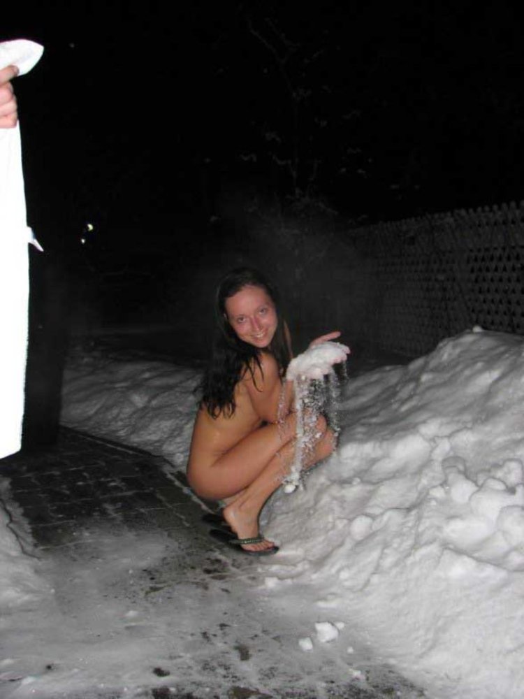 Купание в проруби голышом