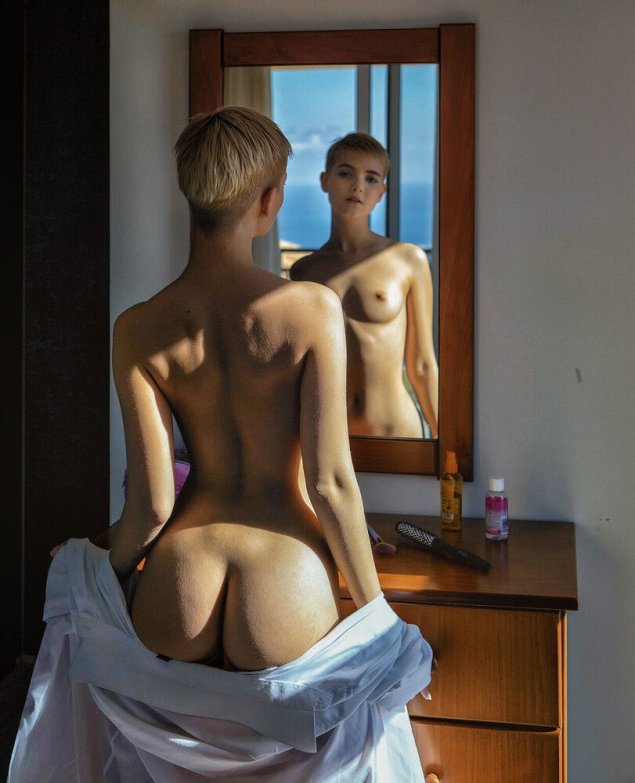 Голые девушки с короткой стрижкой