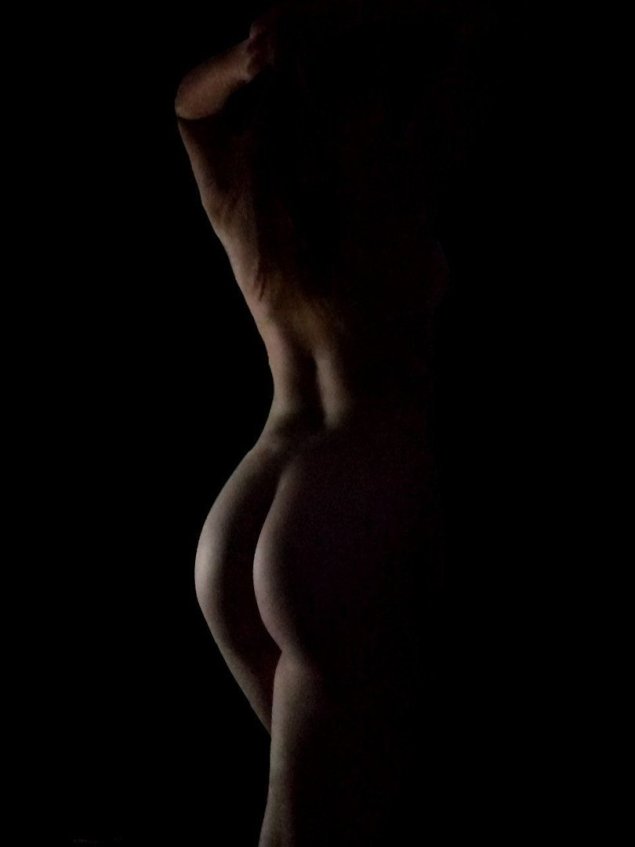 Необычное женское голое тело