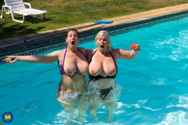 Зрелая толстушка