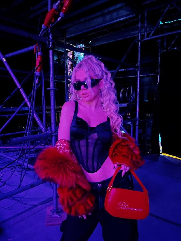 Фотосессия в розовом парике