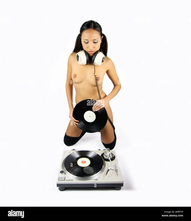 Девушка с пластинкой