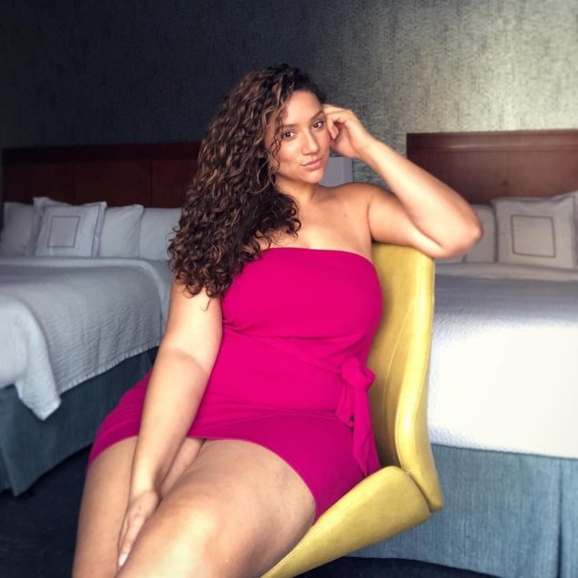 Lauren Socha в купальнике