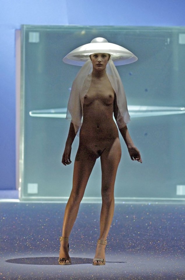 Чарли Ле Минду Charlie le naked