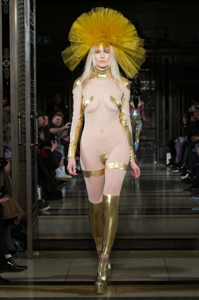 Пэм Хогг показ мод фото голые