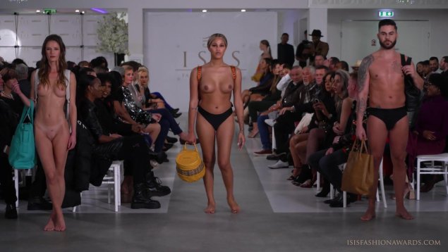 Показ бикини