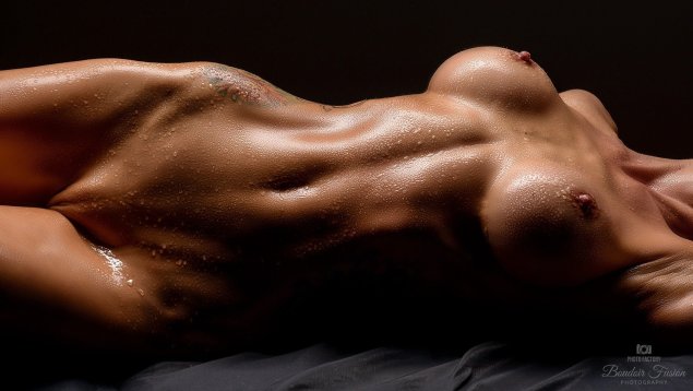 Красивое тело девушки голое