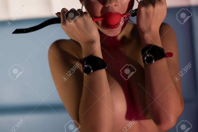 Ева эллис связана с кляпом бдсм