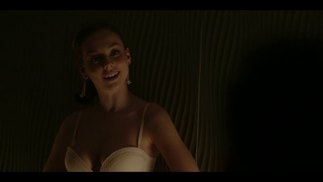 Эстер экспозито голая