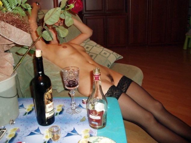 Новогодние пьяные голые бабы