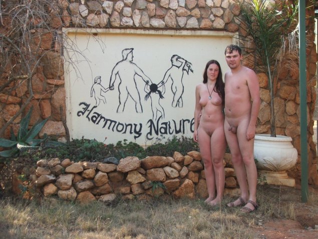 Голышом перед всей семьей