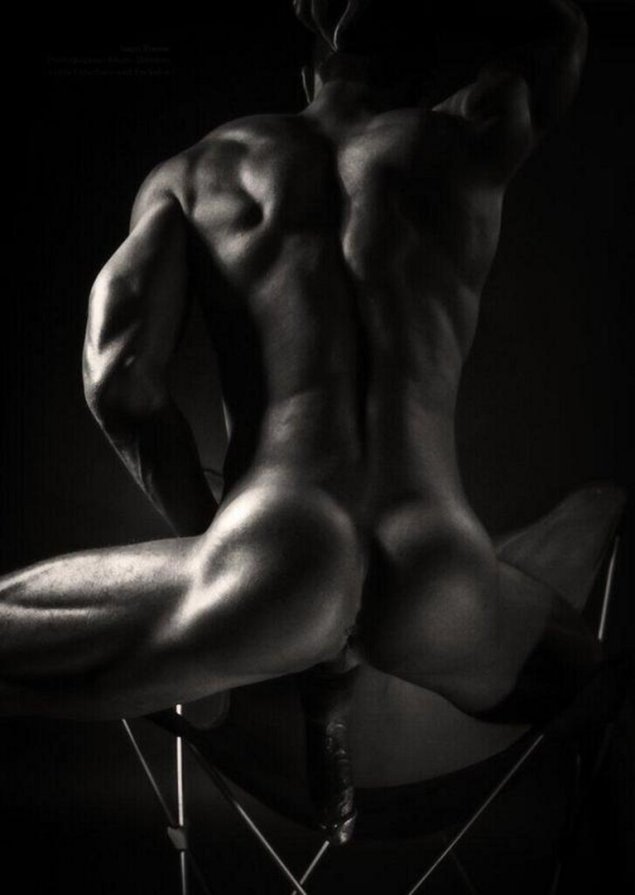 Обнаженное мужское тело