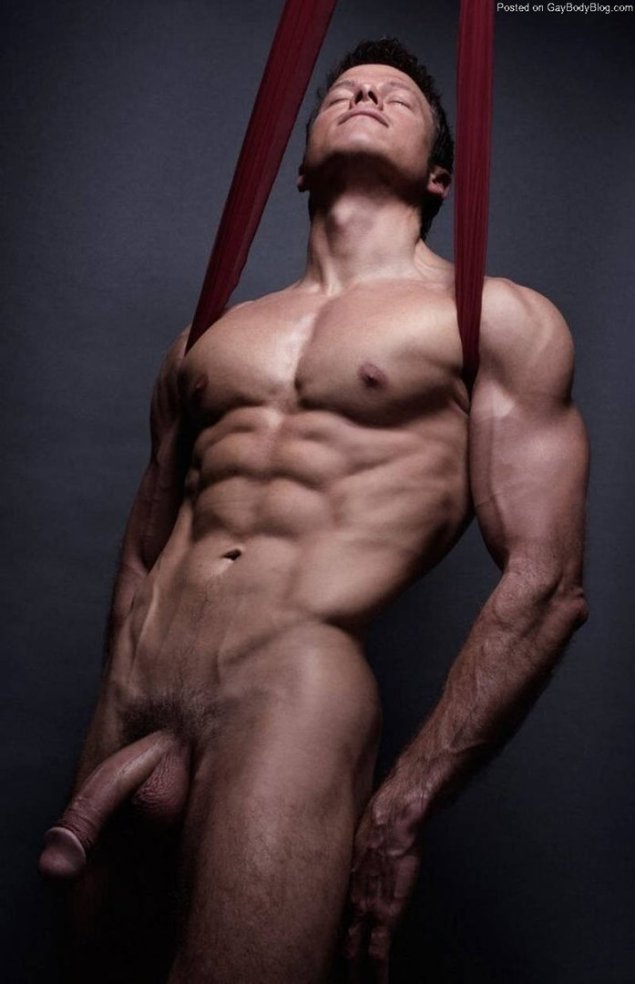 Красивые накаченные голые парни