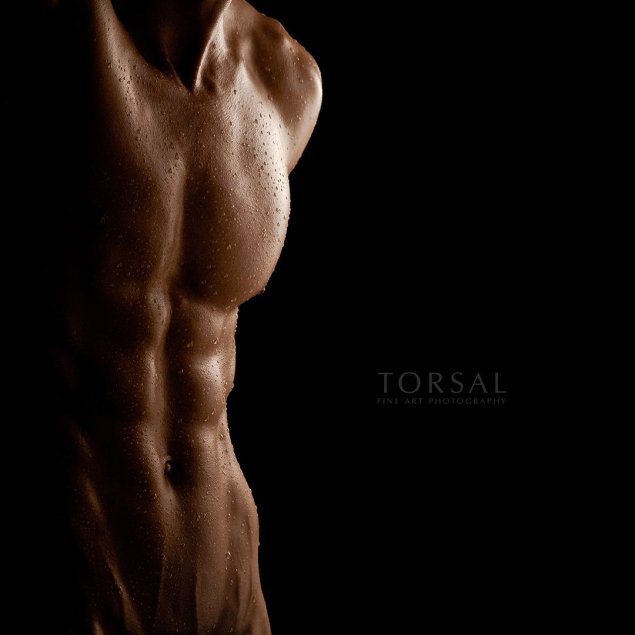 Красивое голое мужское тело