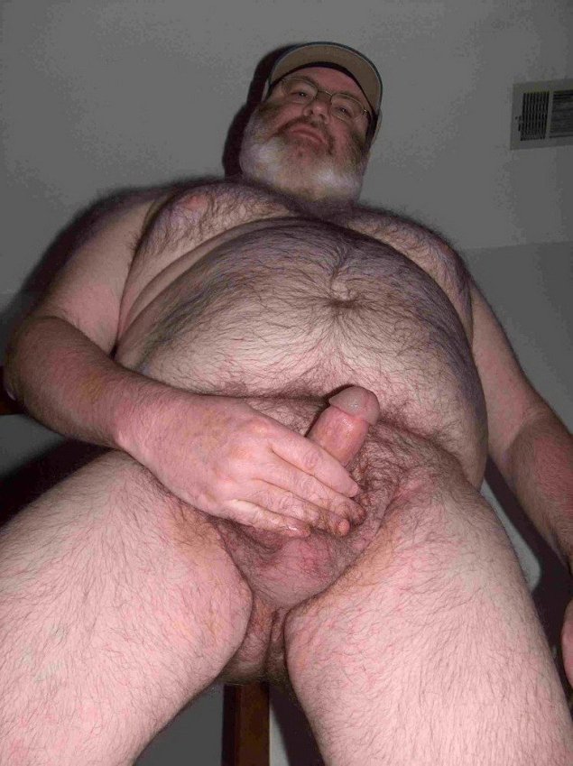 Старый толстый голый мужик
