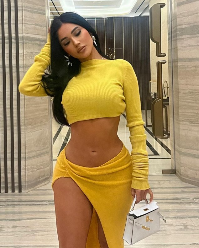Кайли дженнер в желтом