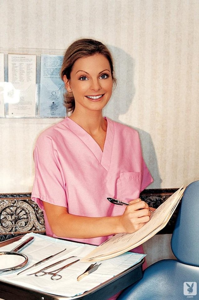 Молодая женщина врач