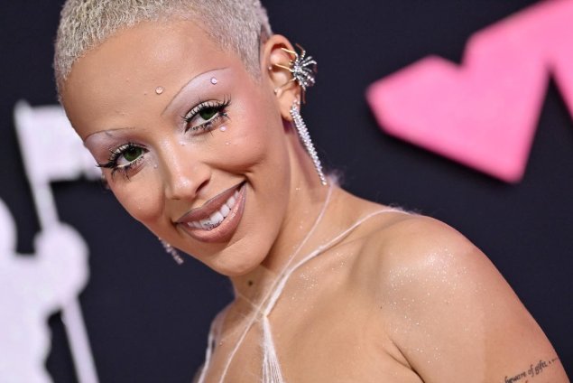 Дожа кэт лысая