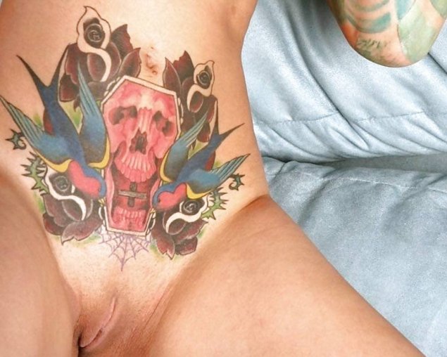 Женские интимные наколки