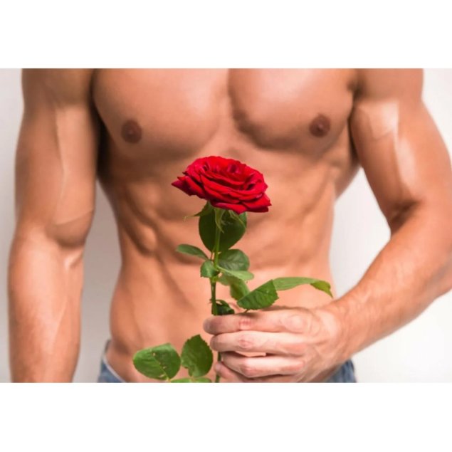 Мужчина с розами